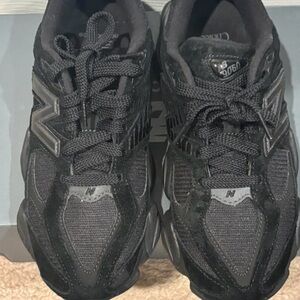 New Balance Triple Black 9060s 
Woman’s size 8
Worn but still in good shape